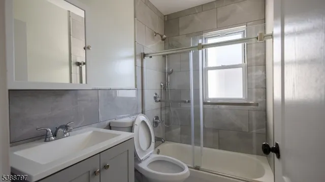 $2,500 | 272 Hudson Street, Hackensack, NJ 07601