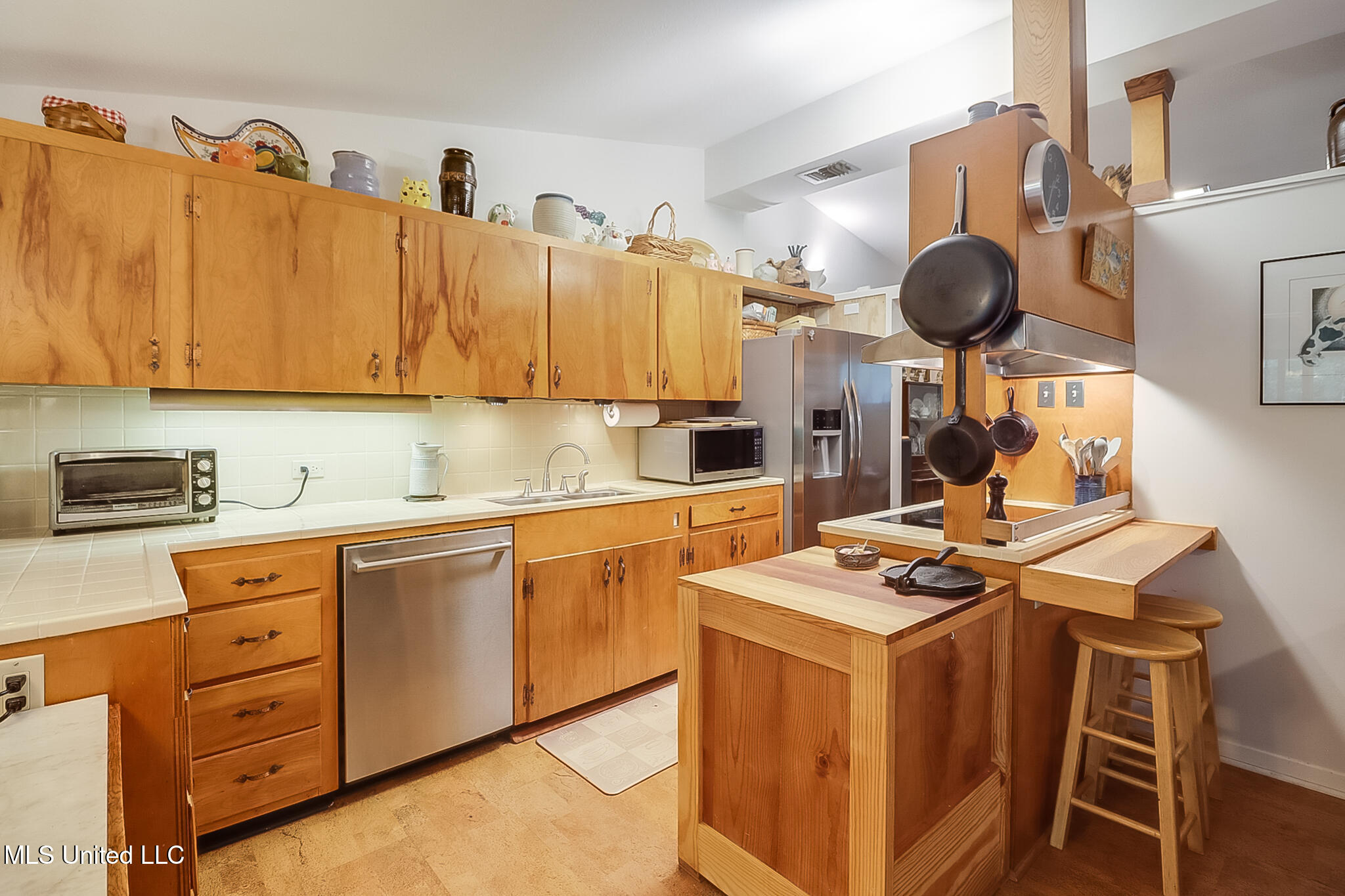 6000 Ridge Road Ocean Springs, MS 39564 - Photo 7 of 31 Kitchen