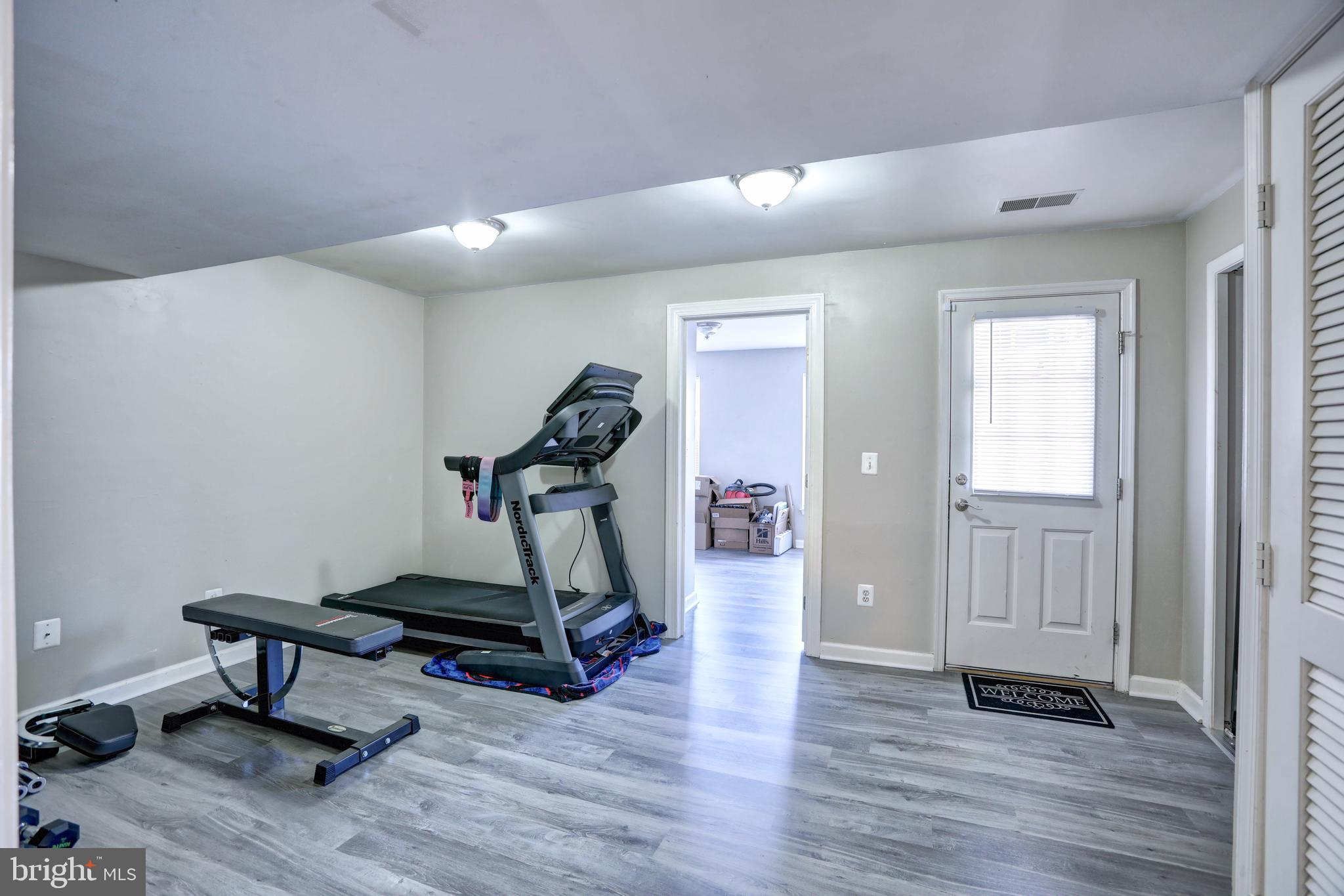 102 Cagney Terrace Southeast Leesburg, VA 20175 - Photo 3 of 26