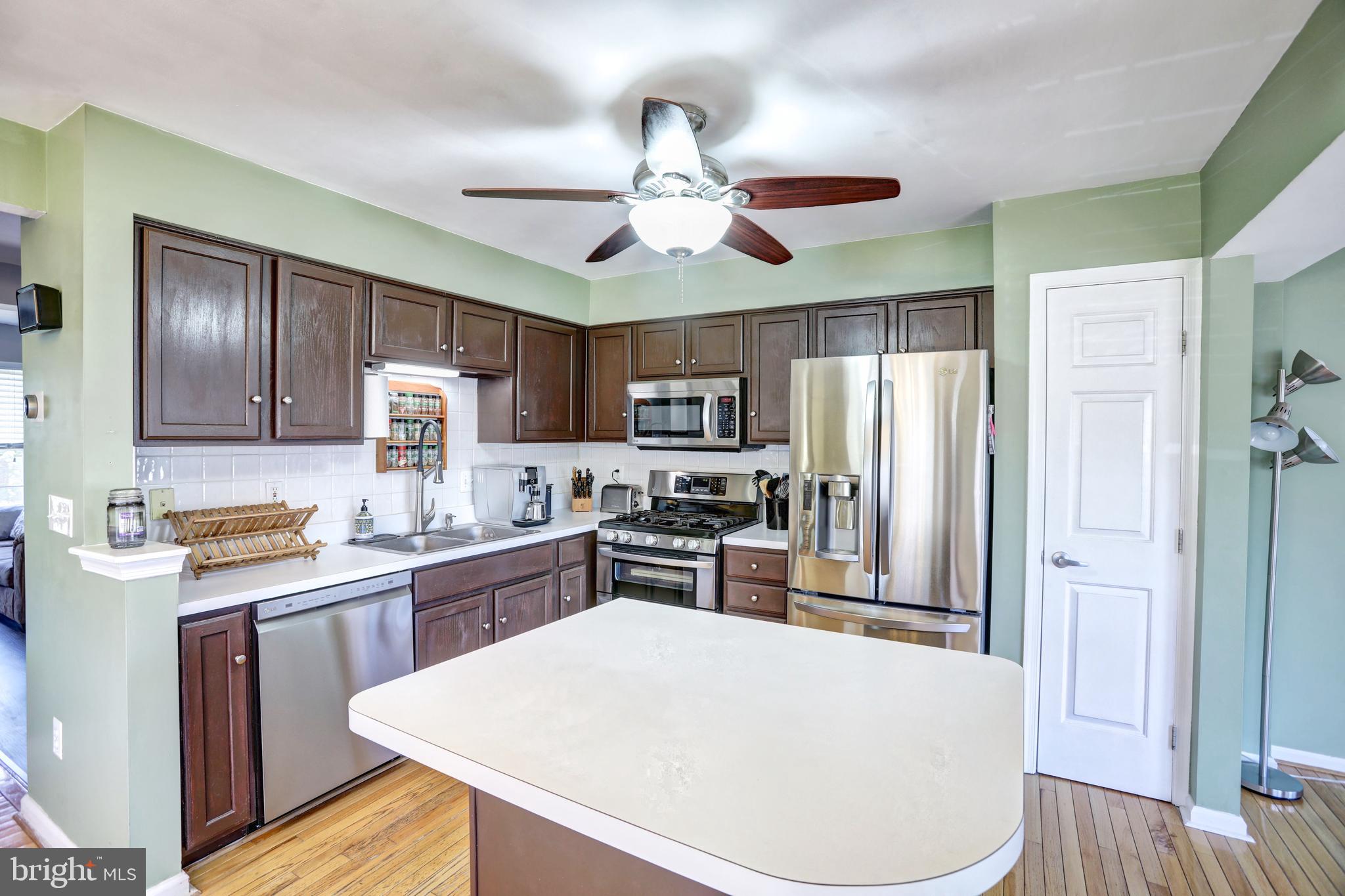 102 Cagney Terrace Southeast Leesburg, VA 20175 - Photo 8 of 26