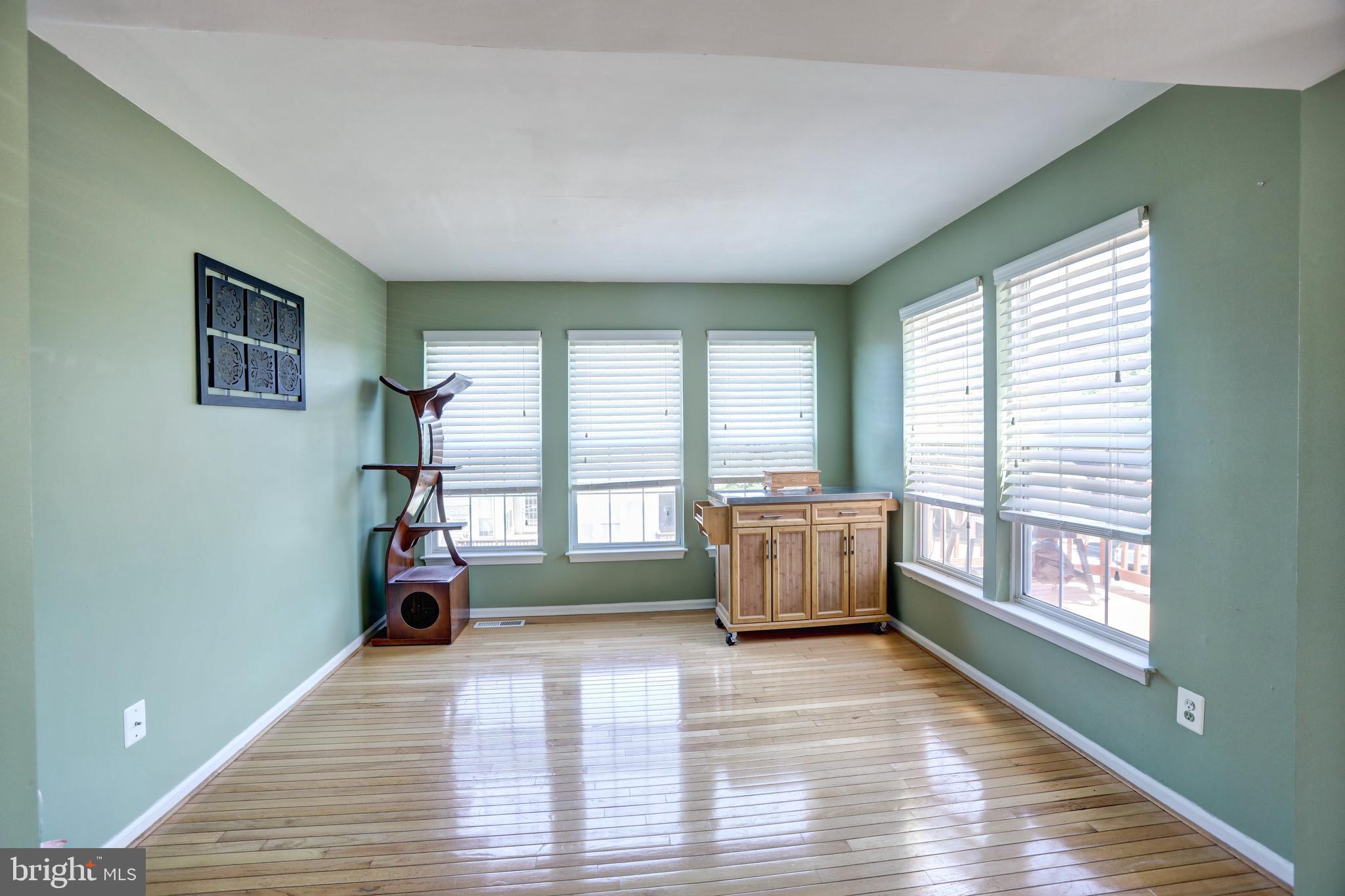 102 Cagney Terrace Southeast Leesburg, VA 20175 - Photo 10 of 26