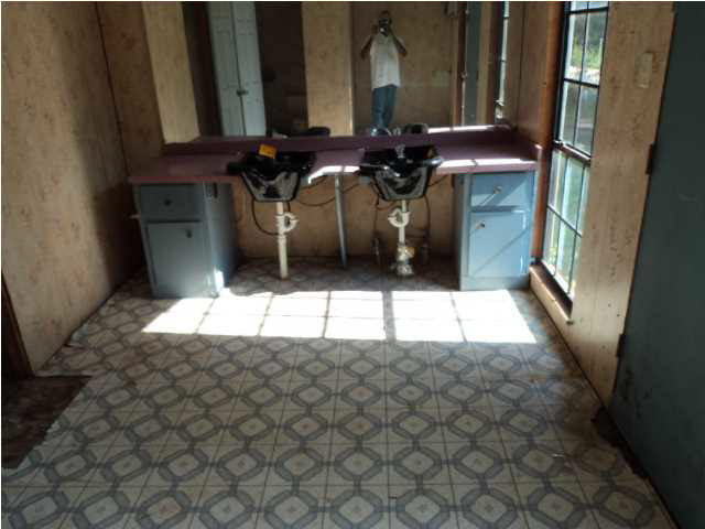 1158 Hopewell Road Crystal Springs, MS 39059 - Photo 14 of 19 Beauty Parlor