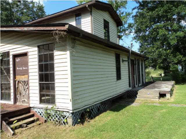 1158 Hopewell Road Crystal Springs, MS 39059 - Photo 6 of 19 Property has two small decks.