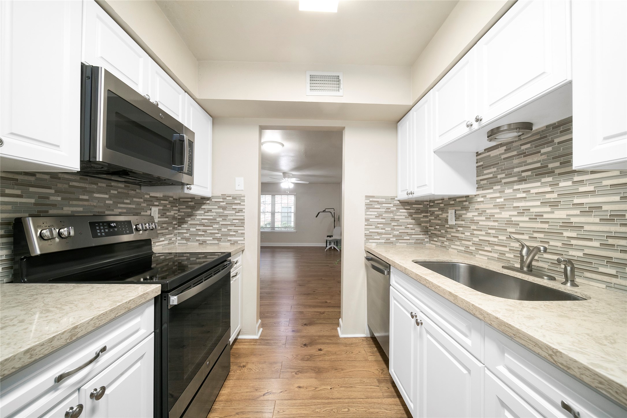 515 Tallowood Road, Unit 60 Houston, TX 77024 - Photo 11 of 29 Gallery Image 11