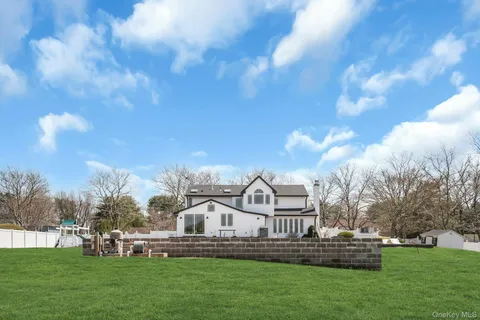 $1,799,000 | 25 Quintree Lane, Melville, NY 11747
