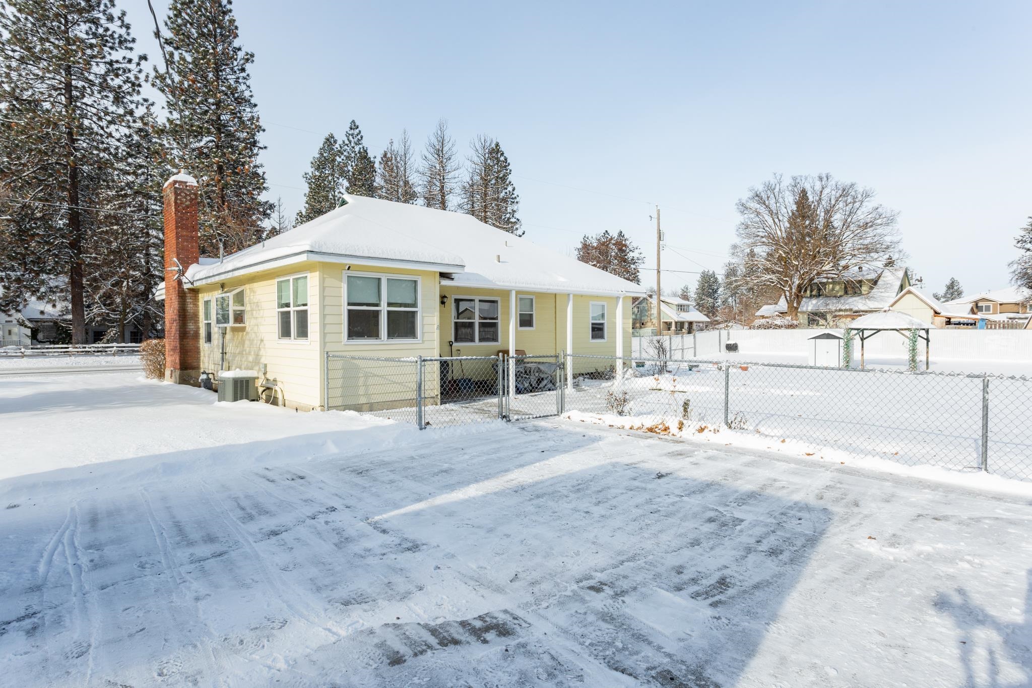 1125 South University Road Spokane Valley, WA 99206 - Photo 2 of 36