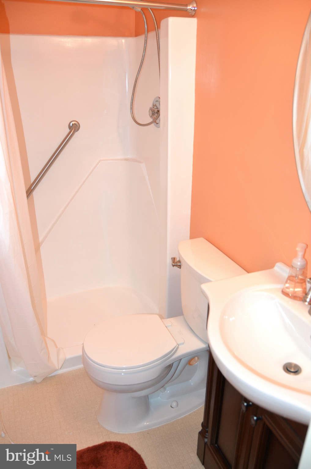 105 Claiborne Road Edgewater, MD 21037 - Photo 19 of 30 Bath (Master)