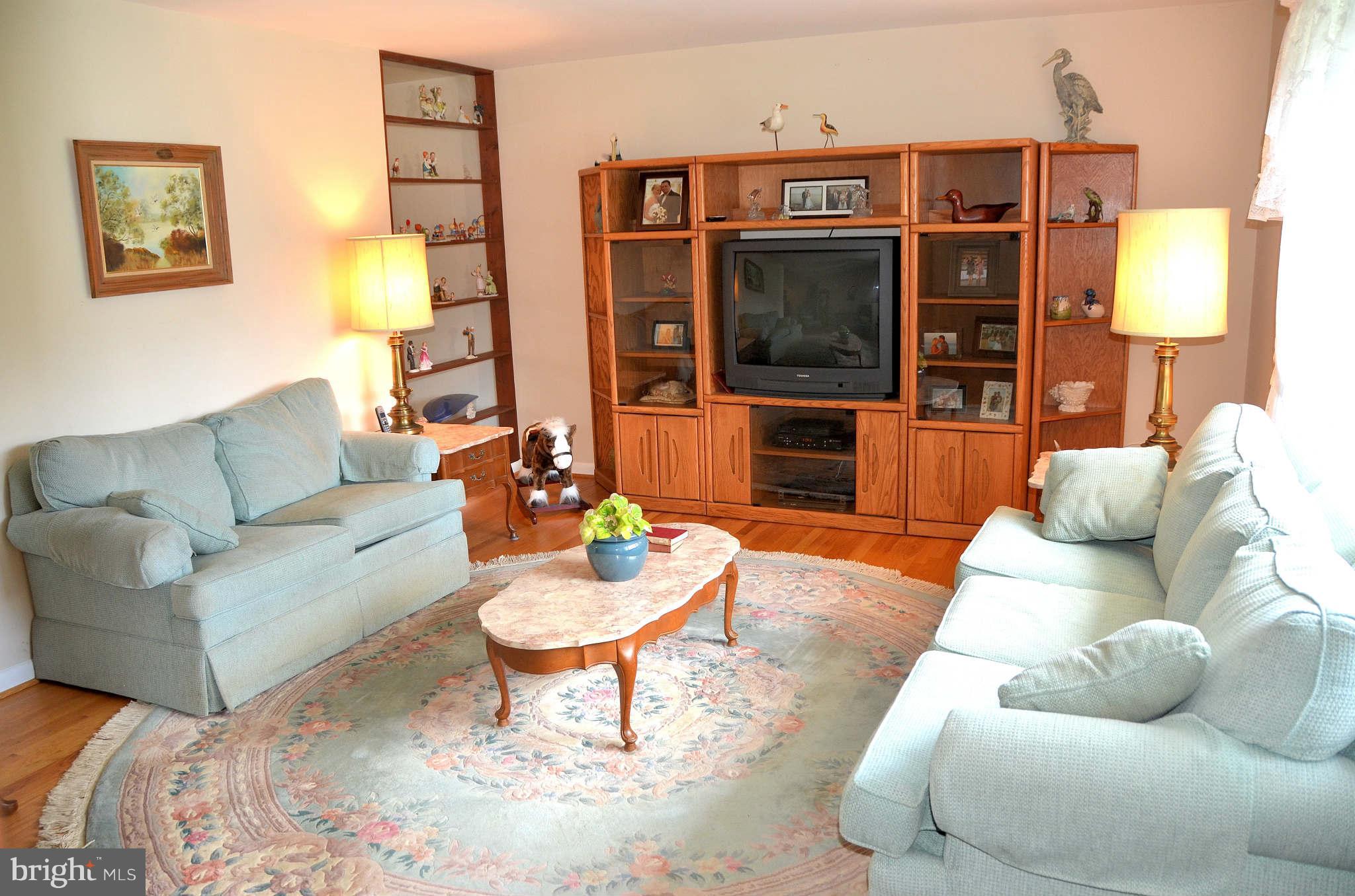 105 Claiborne Road Edgewater, MD 21037 - Photo 6 of 30 Living Room