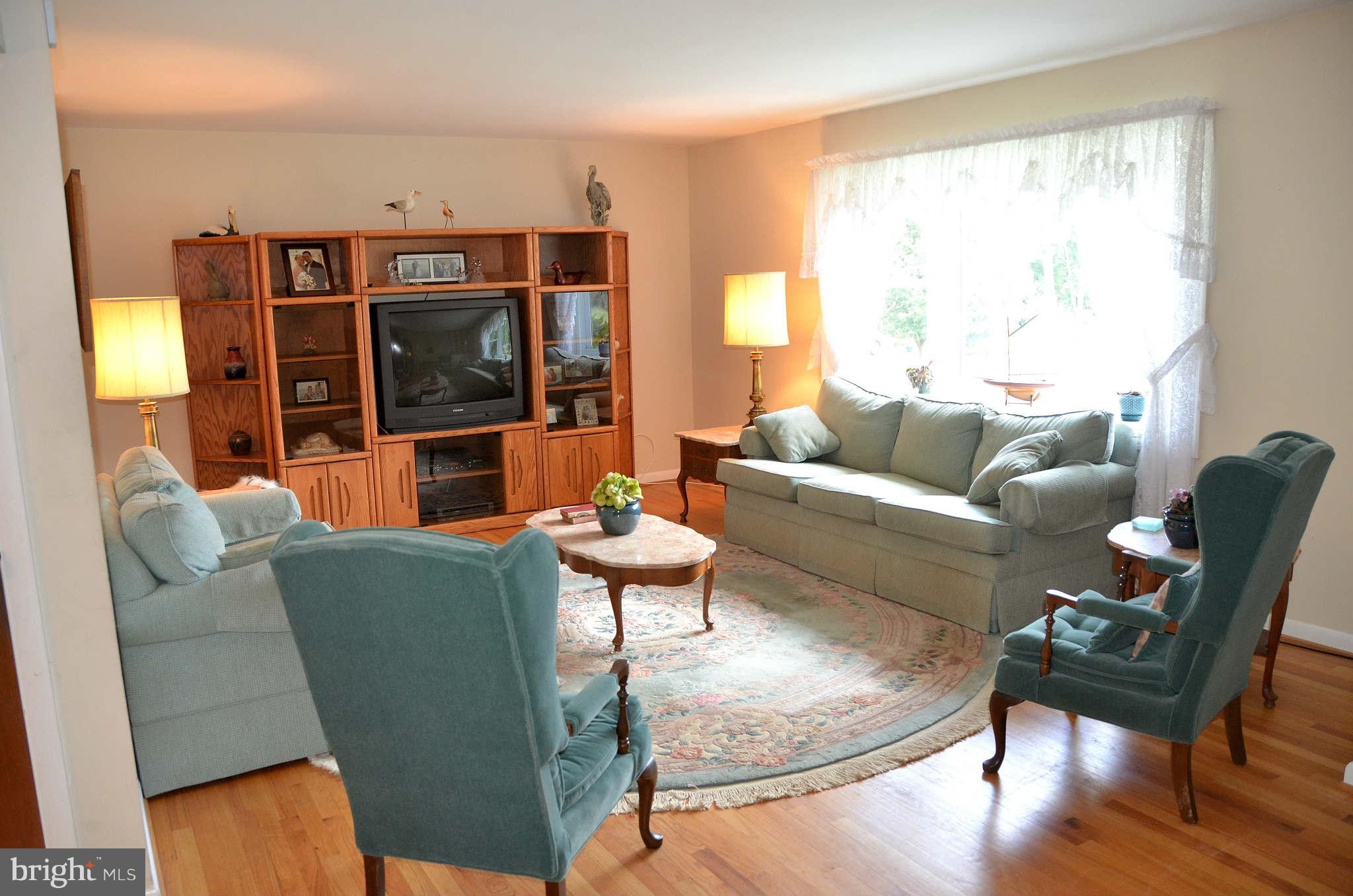 105 Claiborne Road Edgewater, MD 21037 - Photo 7 of 30 Living Room