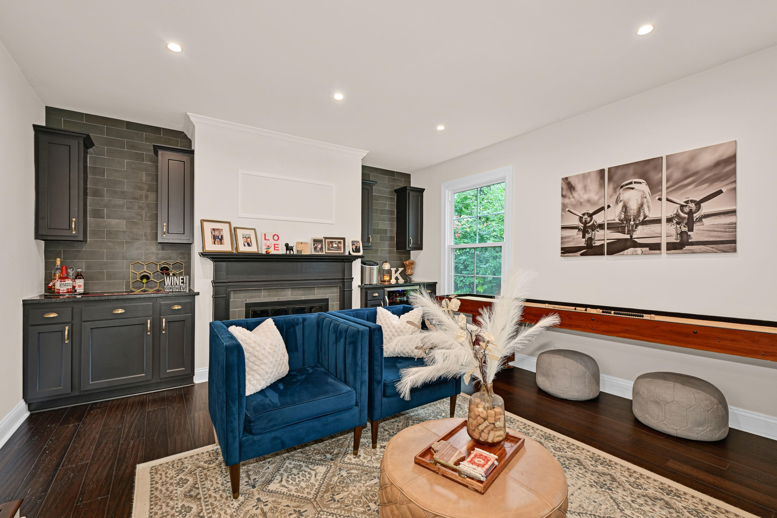 1005 Lone Tree Road Elm Grove, WI 53122 - Photo 6 of 36 Living Room