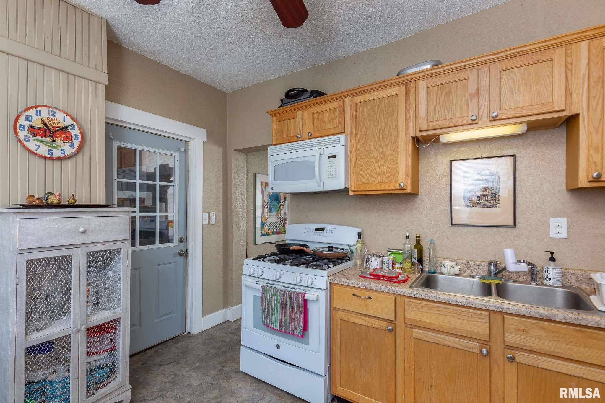 3602 Rockingham Road Davenport, IA 52802 - Photo 5 of 25 Gallery Image 5