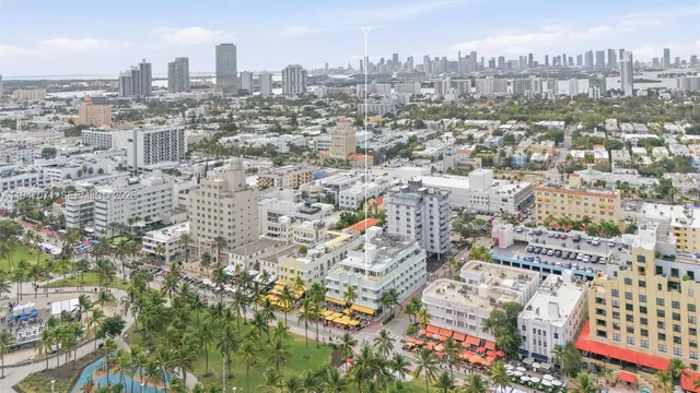 $5,500,000 | 1250 Ocean Drive, Unit PH1, Miami Beach, FL 33139