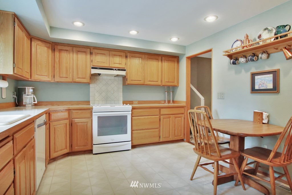 15813 Southeast 167th Place Renton, WA 98058 - Photo 11 of 25 Gallery Image 11