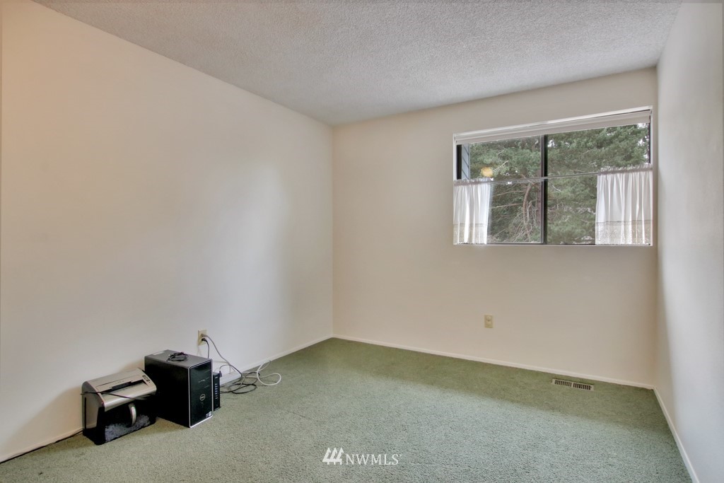 15813 Southeast 167th Place Renton, WA 98058 - Photo 17 of 25 Gallery Image 17