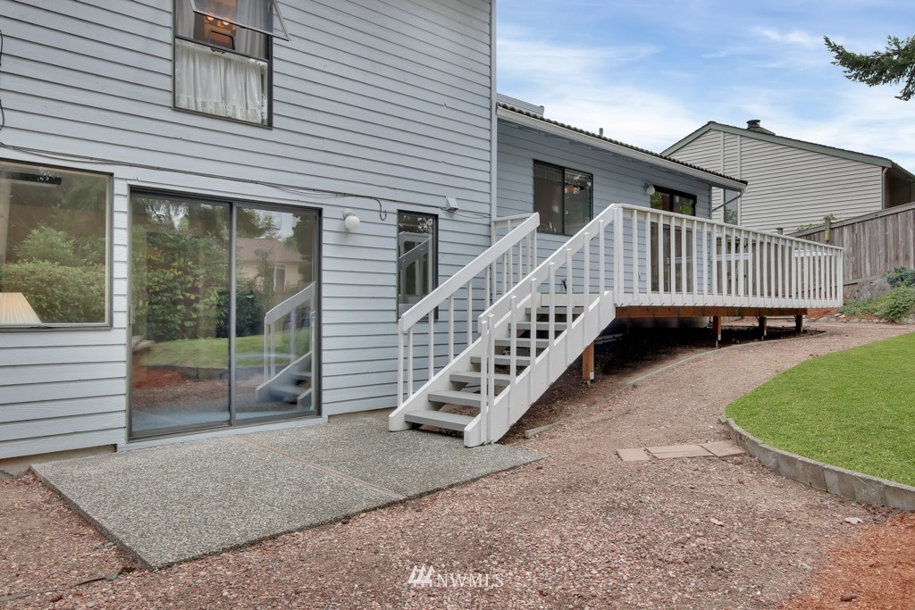 15813 Southeast 167th Place Renton, WA 98058 - Photo 5 of 25 Gallery Image 5