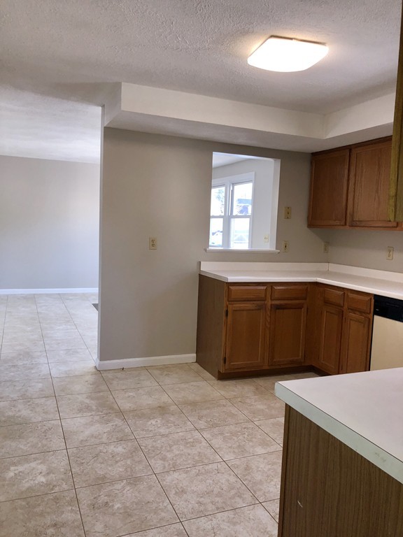 28 Buckingham Road Wilmington, MA 01887 - Photo 4 of 14 Gallery Image 4