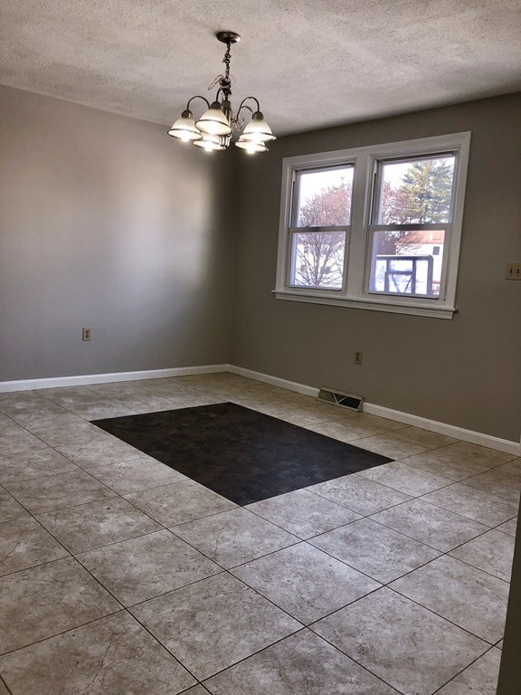 28 Buckingham Road Wilmington, MA 01887 - Photo 5 of 14 Gallery Image 5