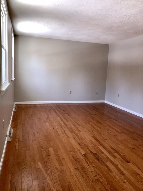 28 Buckingham Road Wilmington, MA 01887 - Photo 6 of 14 Gallery Image 6