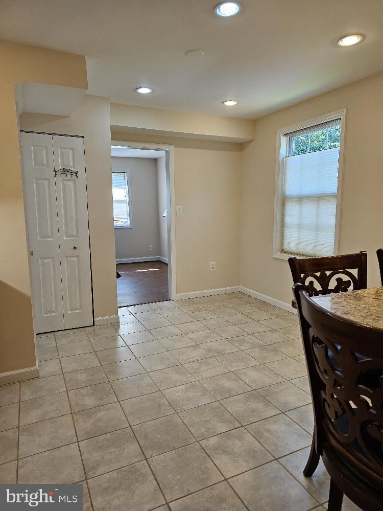 3135 Dashiell Road Falls Church, VA 22042 - Photo 7 of 35 table area