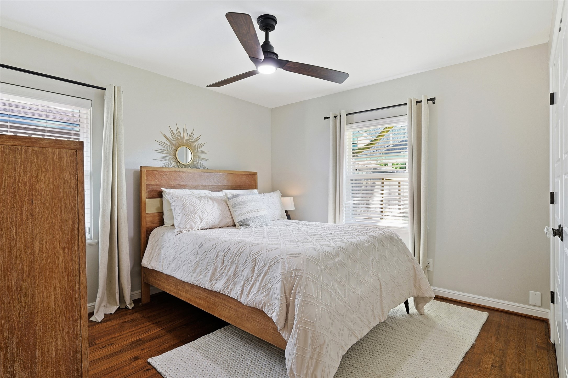 2015 Woodcrest Drive Houston, TX 77018 - Photo 15 of 30 Back bedroom.