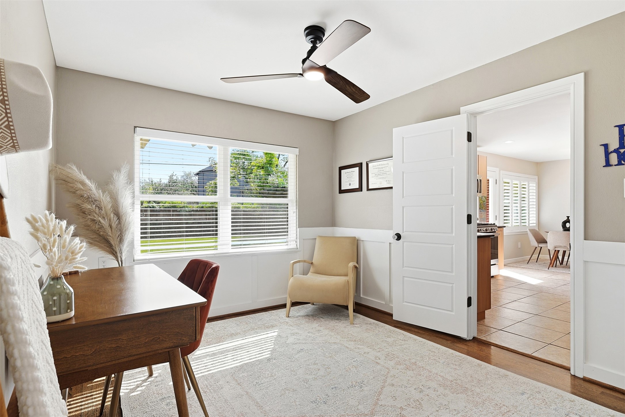 2015 Woodcrest Drive Houston, TX 77018 - Photo 16 of 30 Middle bedroom currently being used as an office.