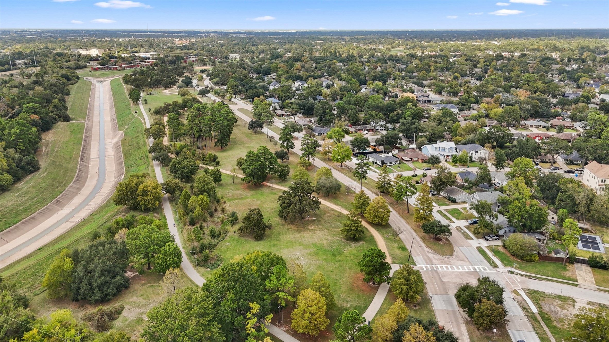 2015 Woodcrest Drive Houston, TX 77018 - Photo 24 of 30 Walking trails nearby!