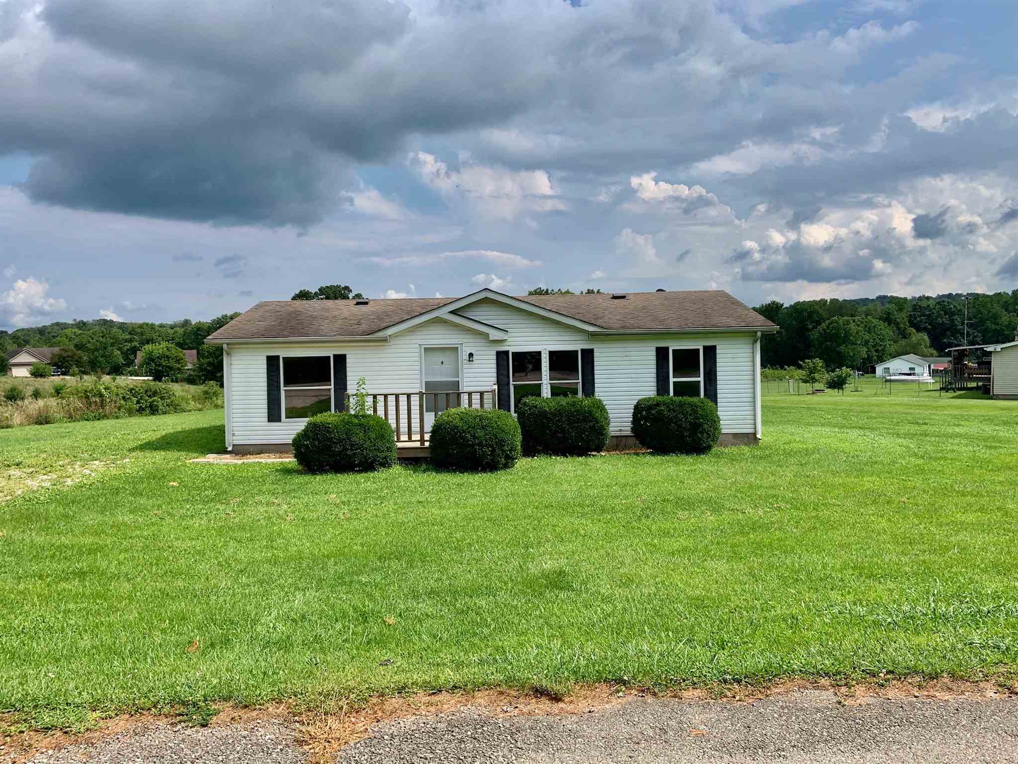 15 Fleetwood Addition Road Bedford, IN 47421 - Photo 2 of 20