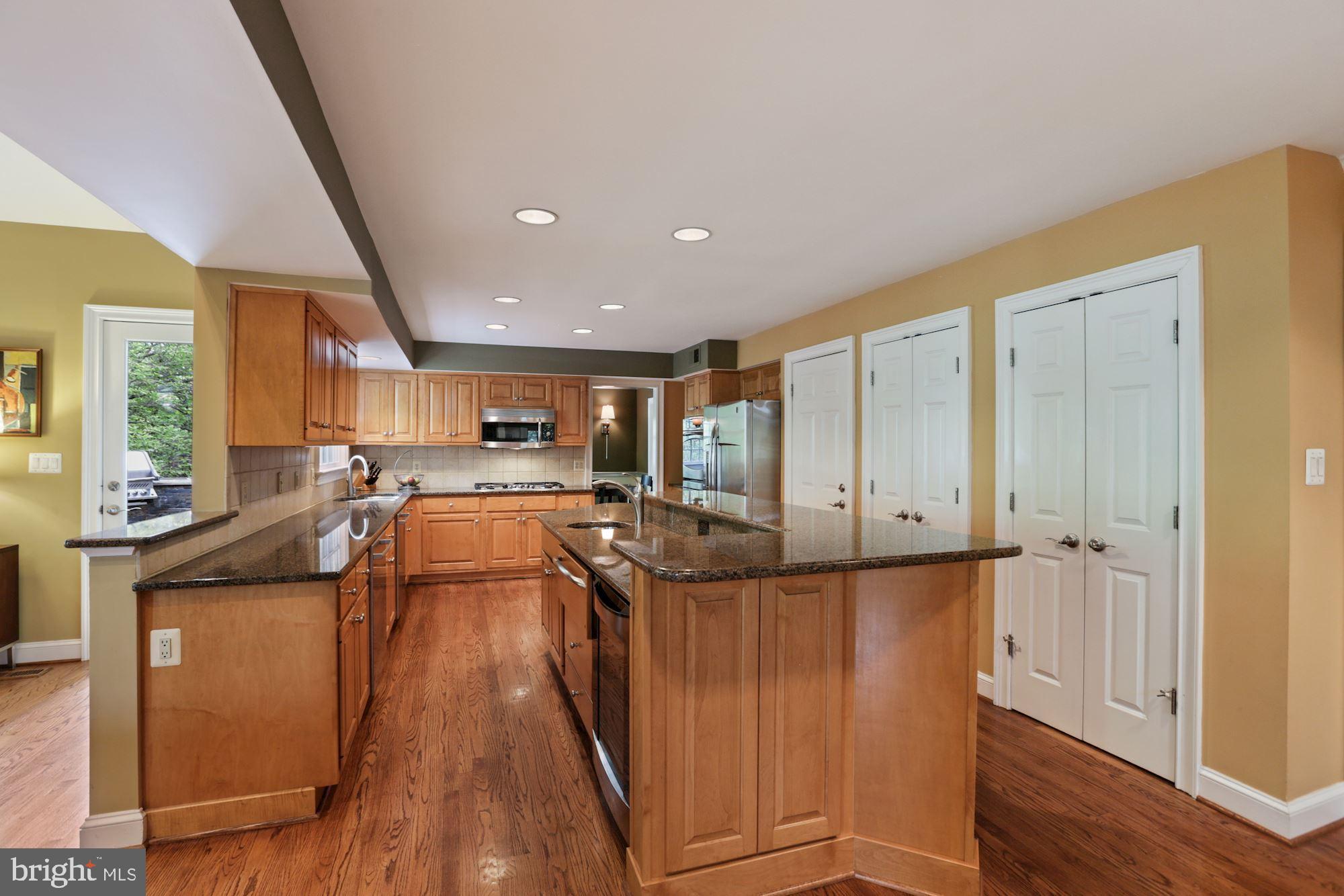 1035 Riva Ridge Drive Great Falls, VA 22066 - Photo 12 of 38 Kitchen