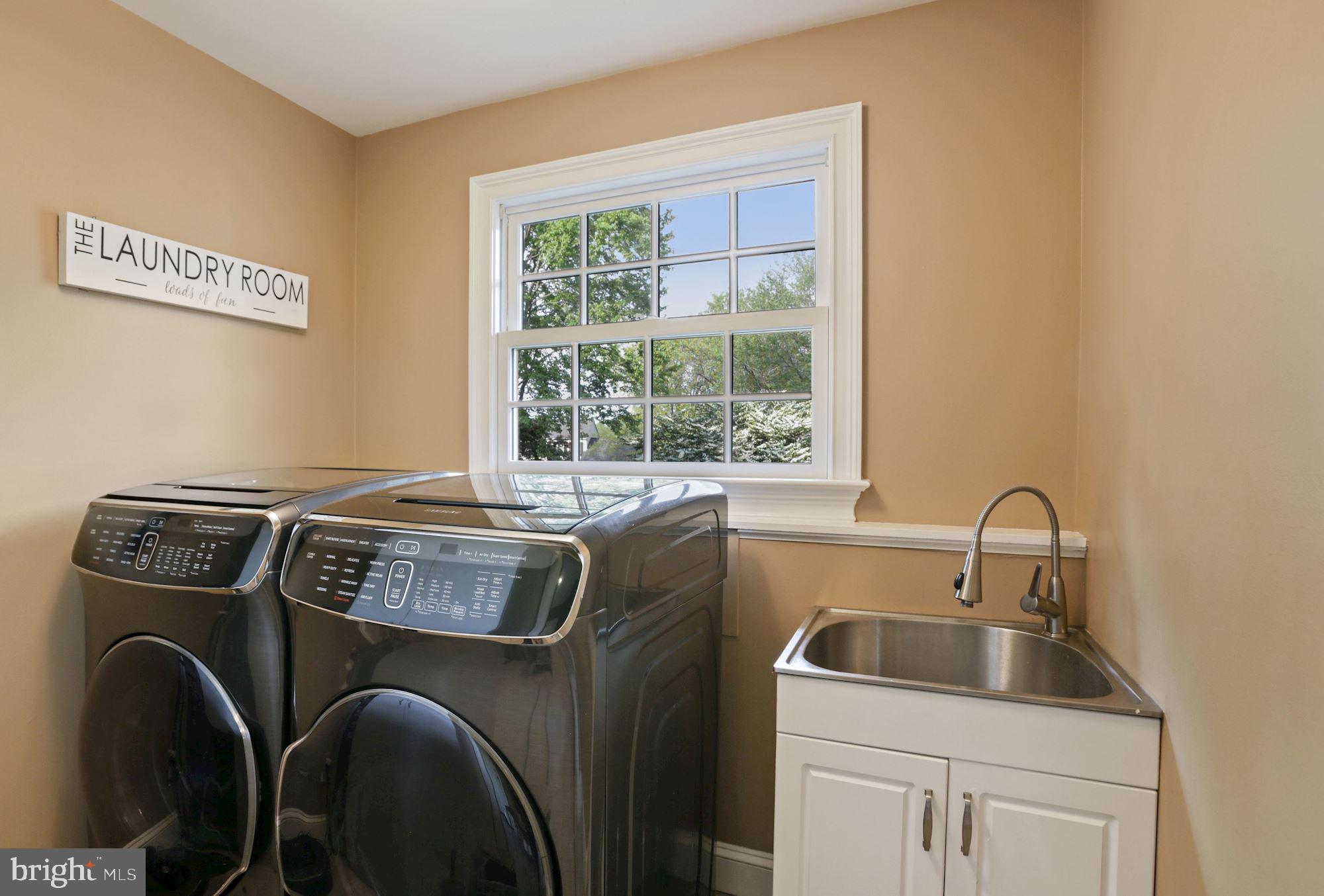 1035 Riva Ridge Drive Great Falls, VA 22066 - Photo 21 of 38 Laundry