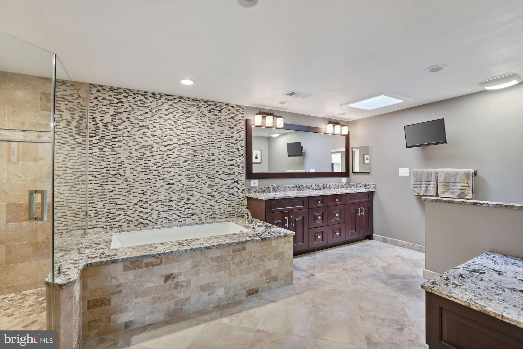 1035 Riva Ridge Drive Great Falls, VA 22066 - Photo 24 of 38 Primary Bath