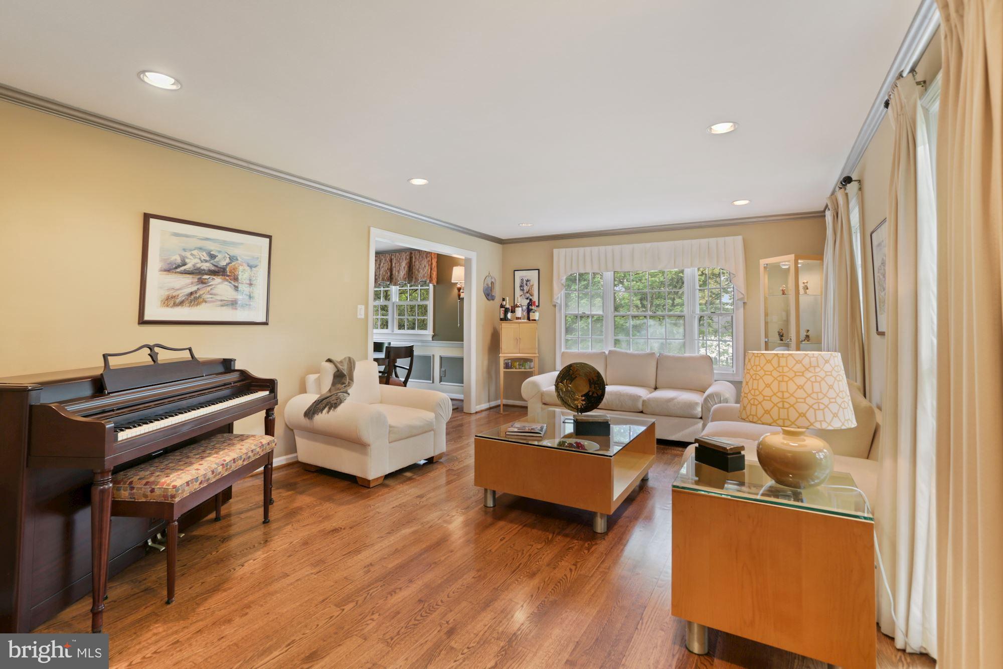 1035 Riva Ridge Drive Great Falls, VA 22066 - Photo 6 of 38 Living Room