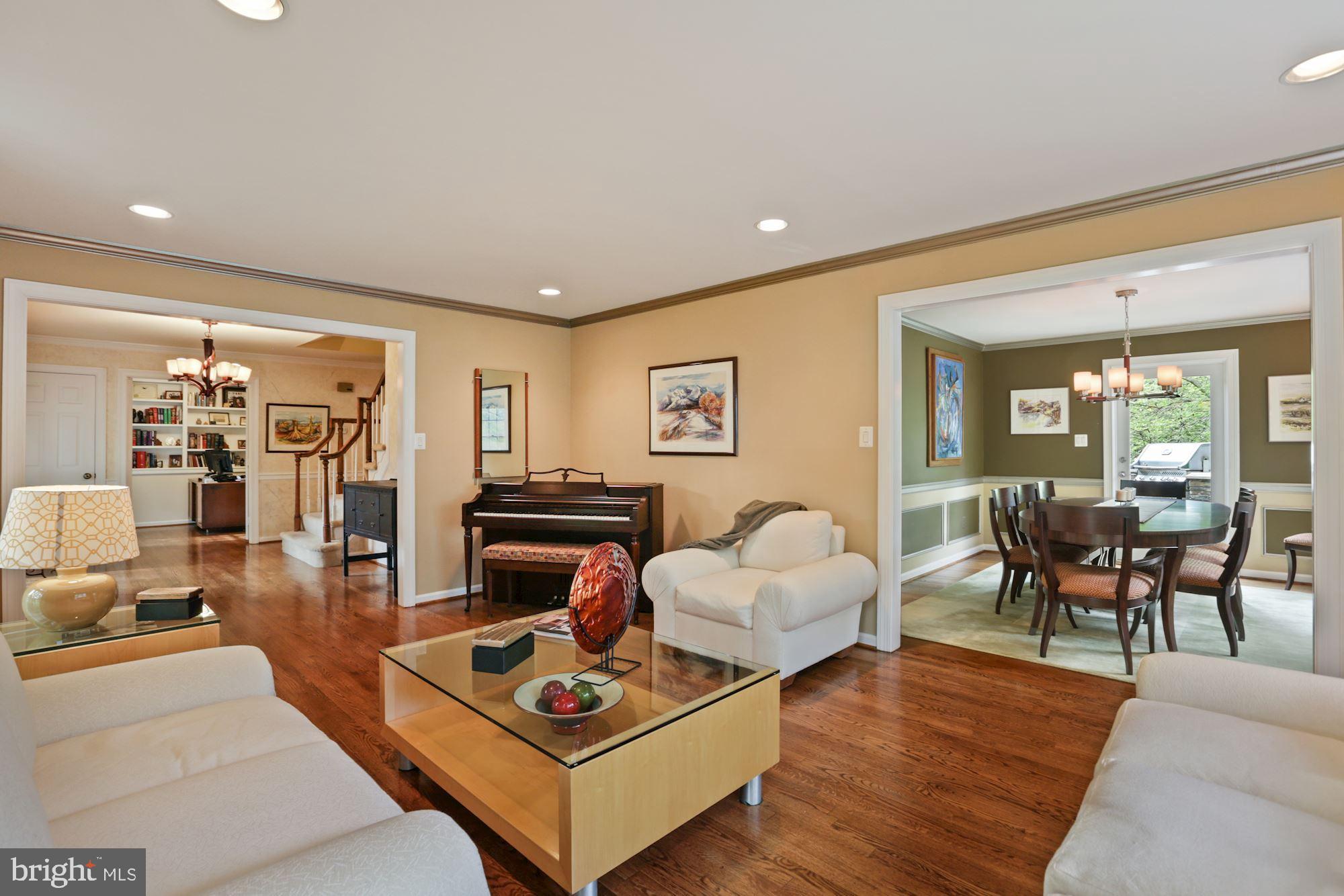 1035 Riva Ridge Drive Great Falls, VA 22066 - Photo 7 of 38 Living Room