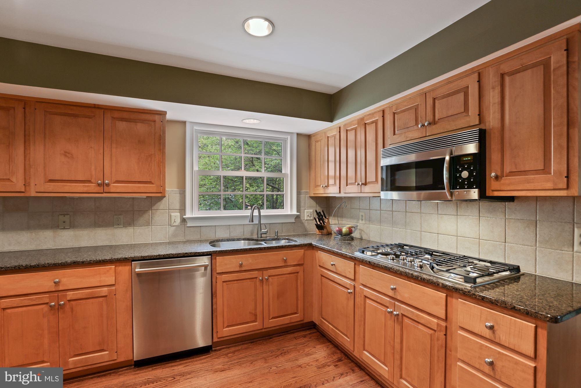 1035 Riva Ridge Drive Great Falls, VA 22066 - Photo 10 of 38 Kitchen