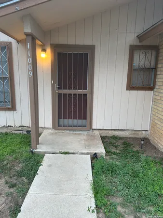 $1,450 | 11009 Valley Star Drive, San Antonio, TX 78224