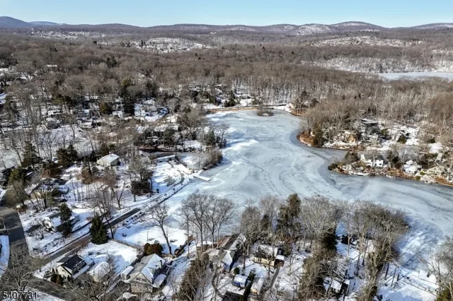 $579,900 | 7 Birch Road, Bloomingdale, NJ 07403