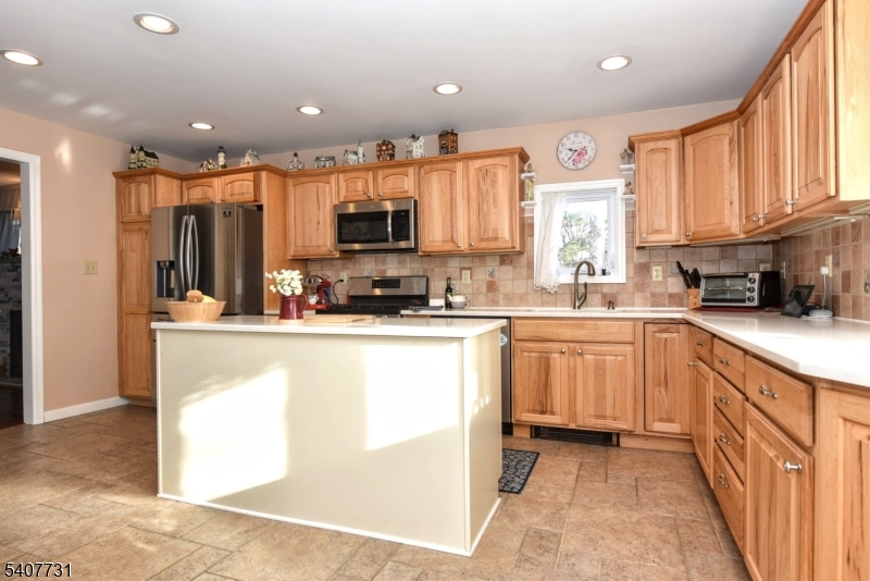 7 Birch Road Bloomingdale, NJ 07403 - Photo 9 of 45