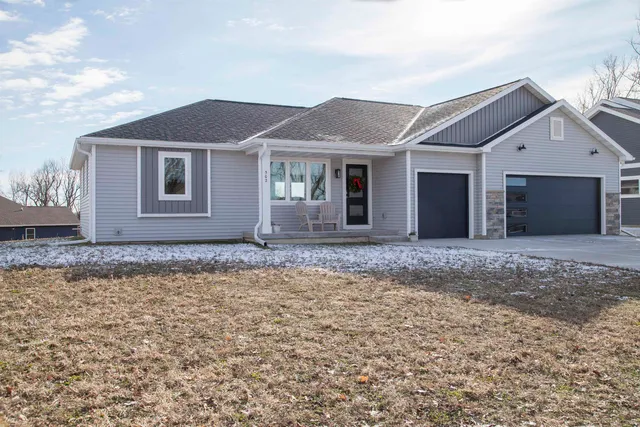 $425,000 | 502 Ford Barneveld Wi 53507, Barneveld, WI 53507