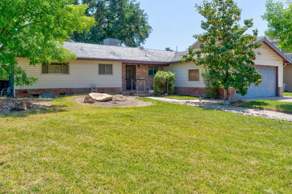 $374,900 | 1041 Golden Gate Avenue, Dos Palos, CA 93620