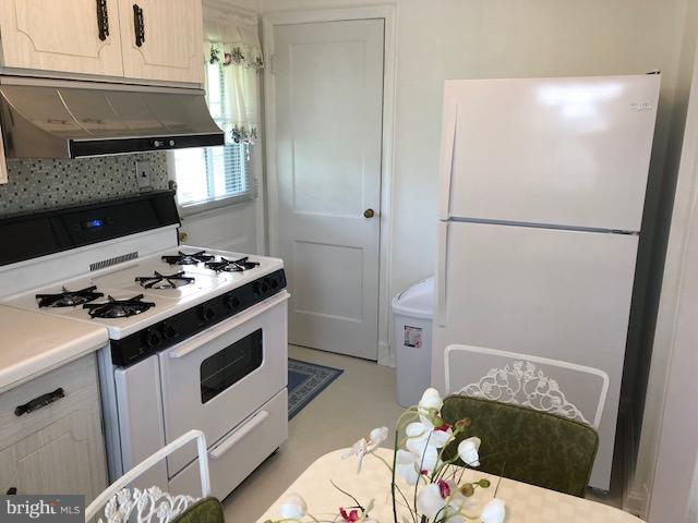 1615 Moffet Road Silver Spring, MD 20903 - Photo 7 of 24 Kitchen