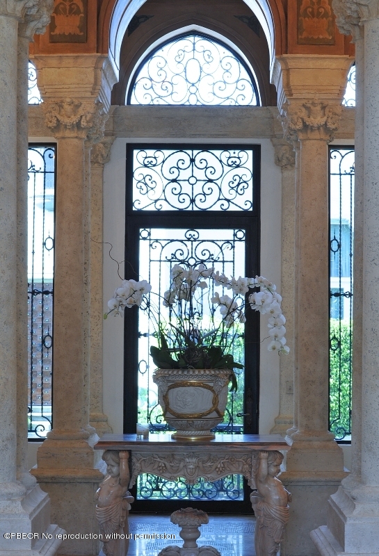 122 Kings Road Palm Beach, FL 33480 - Photo 9 of 25 Hallway