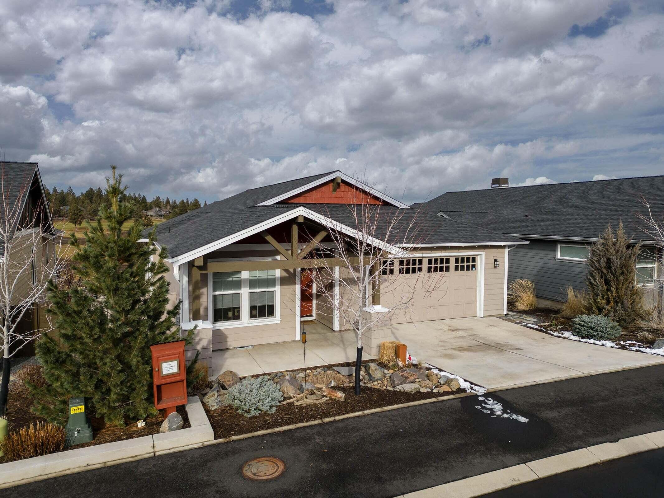 2616 Northwest Compass Corner Loop Bend, OR 97703 - Photo 3 of 33 20230107171919606732000000-o