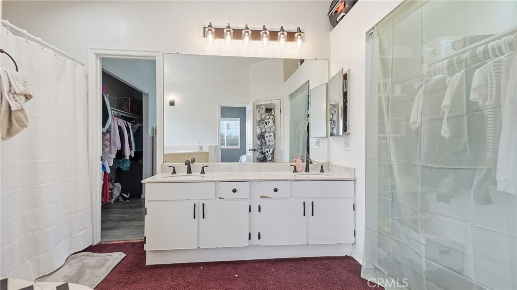 9218 Victoria Avenue Riverside, CA 92503 - Photo 54 of 65 Upstairs Primary Bathroom