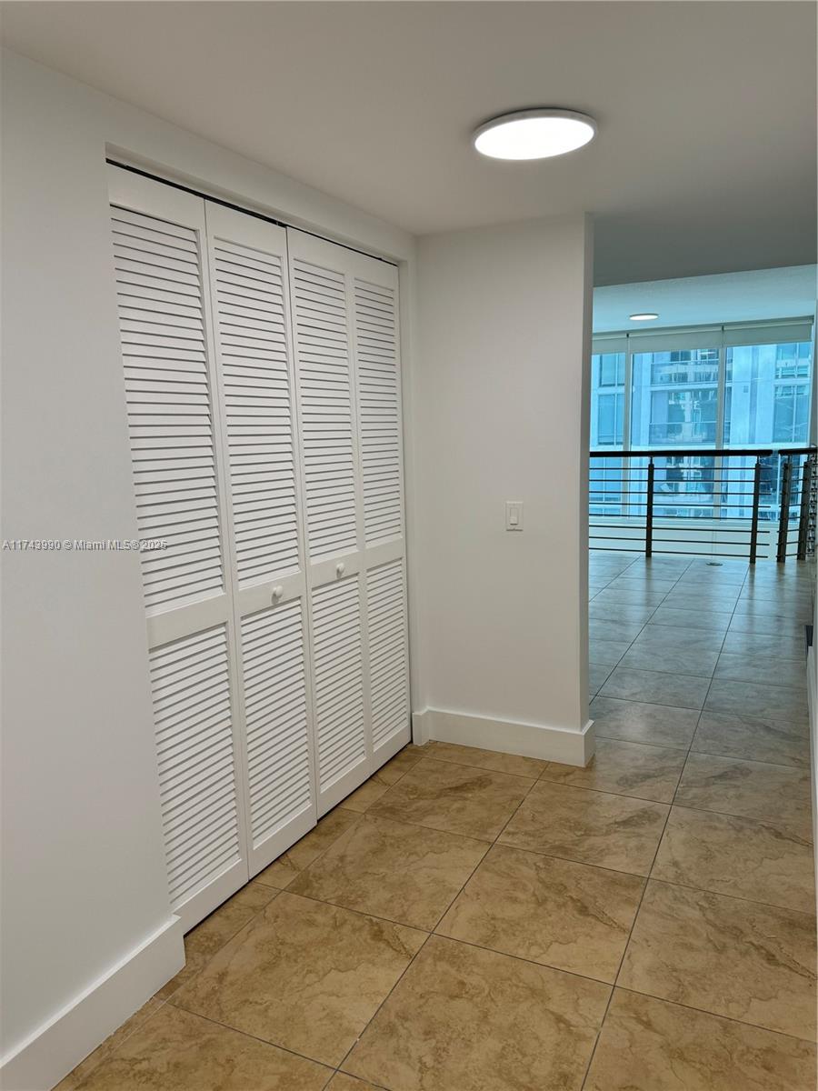 41 Southeast 5th Street, Unit 808 Miami, FL 33131 - Photo 25 of 39 an empty room with sliding door