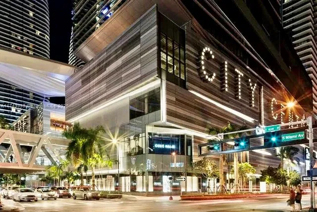 $695,000 | 41 Southeast 5th Street, Unit 808, Miami, FL 33131