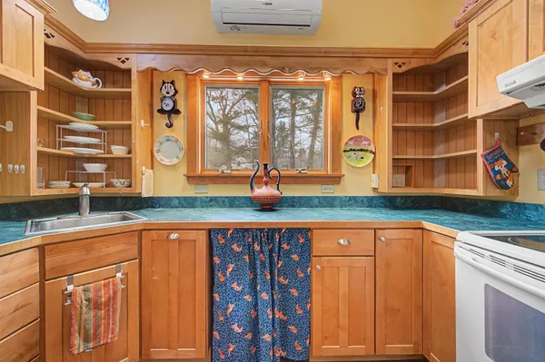 $525,000 | 57 Kearsarge Mountain Road, Warner, NH 03278