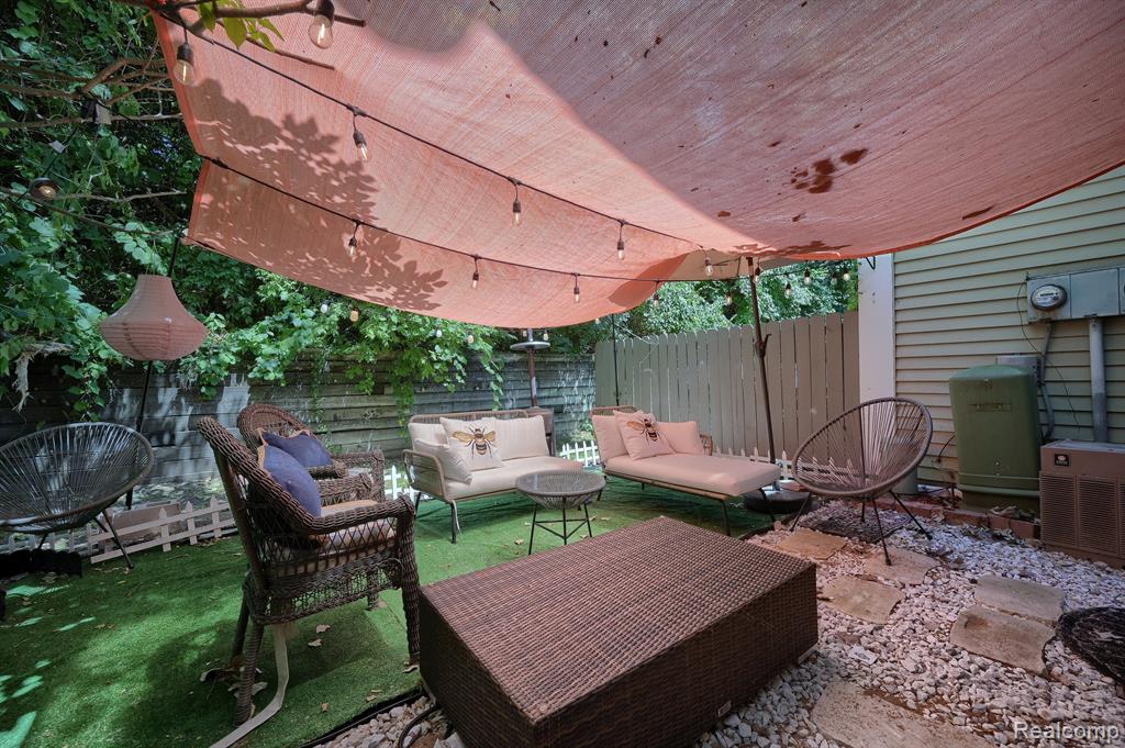 1370 Crescent Lane Rochester Hills, MI 48306 - Photo 19 of 25