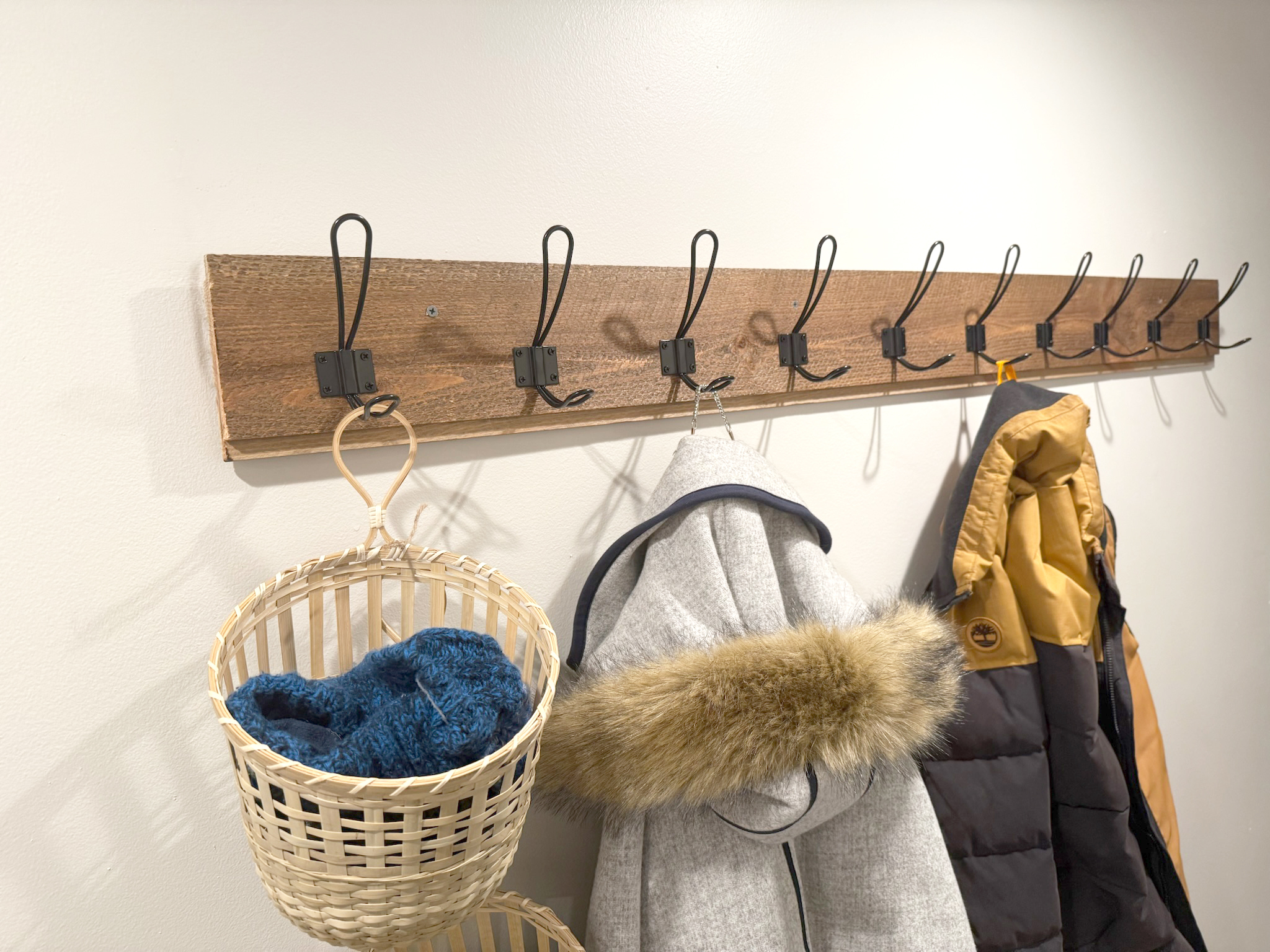 45 Mattabasset Drive, Unit 45 Meriden, CT 06450 - Photo 3 of 40 a close view of light fixtures