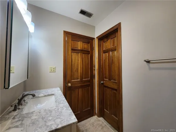 $2,450 | 11 Sherman Lane, Unit 11, Hamden, CT 06514