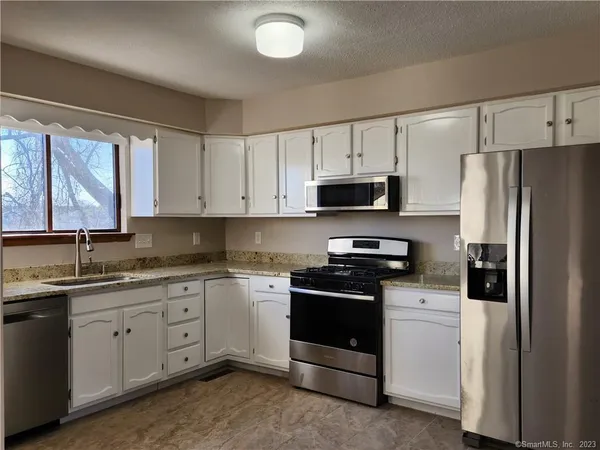 $2,450 | 11 Sherman Lane, Unit 11, Hamden, CT 06514