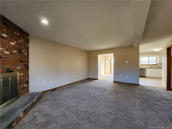 $2,450 | 11 Sherman Lane, Unit 11, Hamden, CT 06514